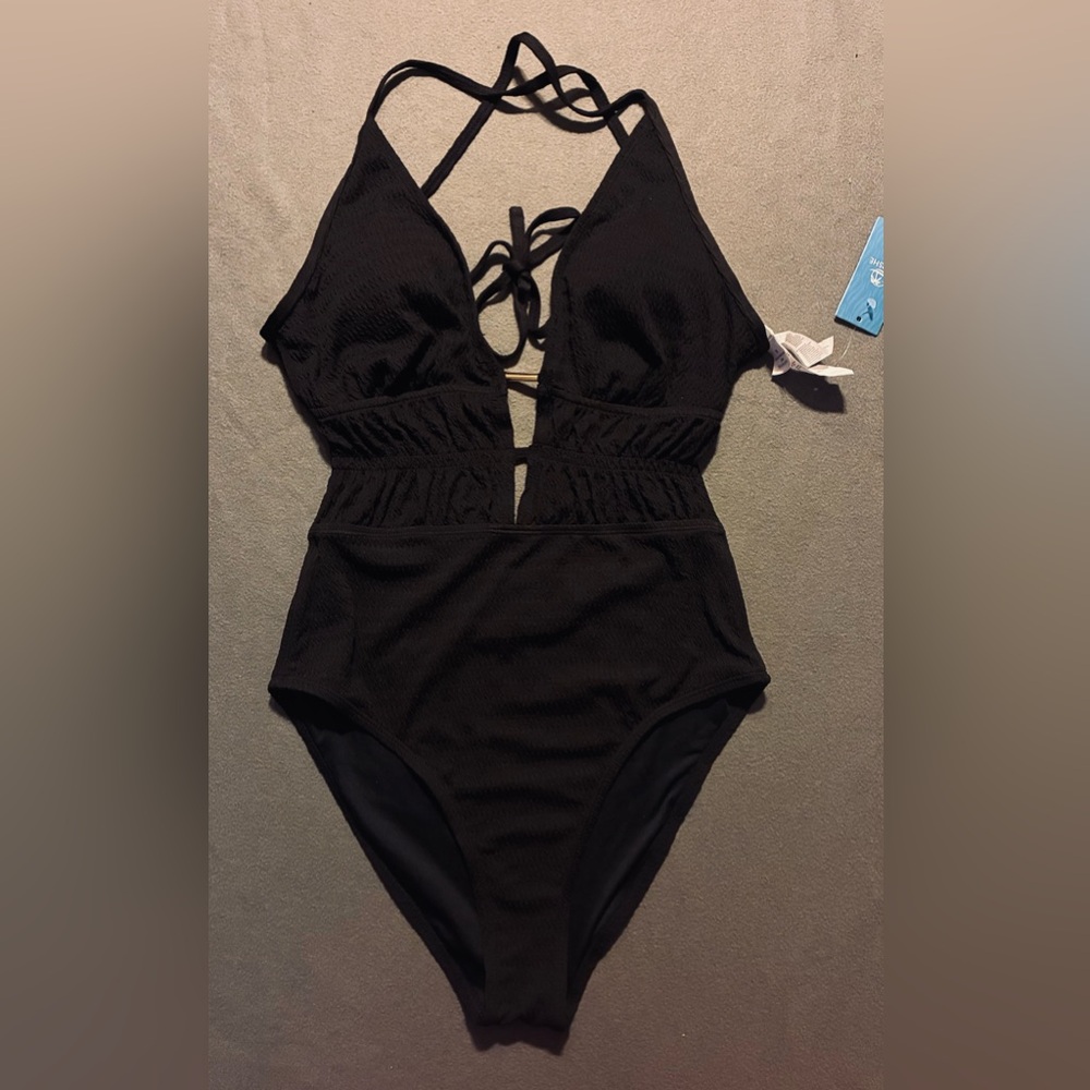 NWT Cupshe Deep V Neck Textured Swimsuit